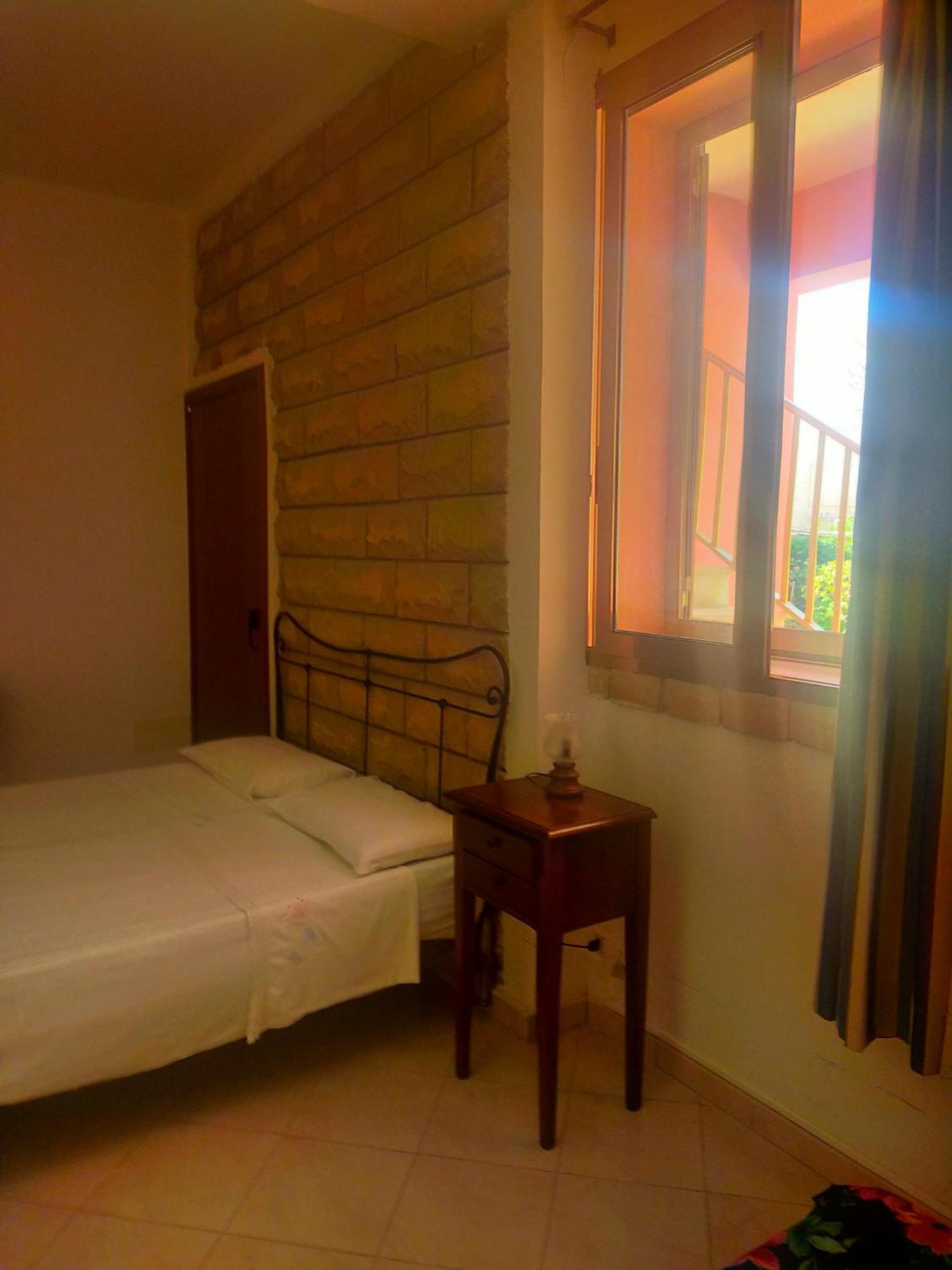 La Rosa Del Deserto Bed and Breakfast Scicli Buitenkant foto